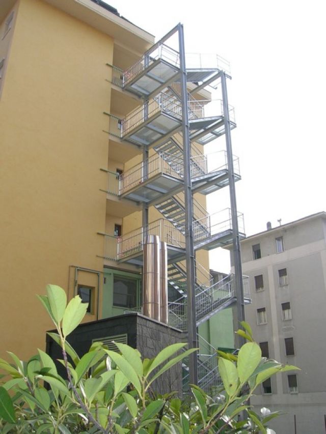 0216 6415084. İzmir Yangın Merdiveni