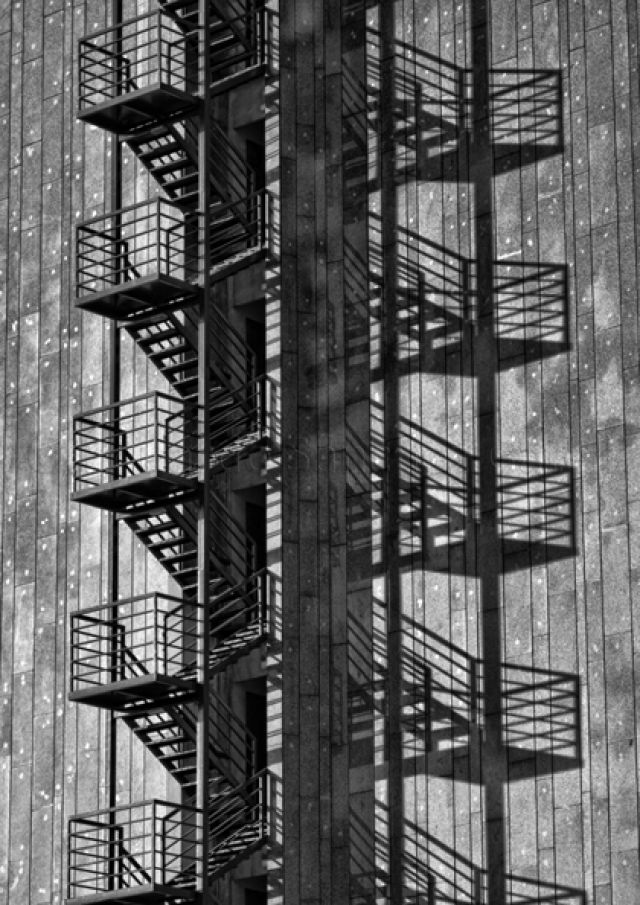 0216 6415084. Makaralı Yangın Merdiveni