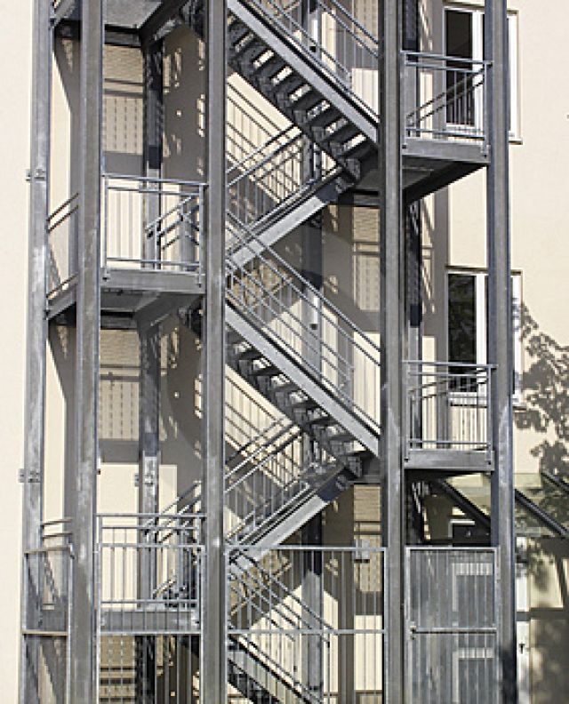 0216 6415084. Yangın Merdiveni