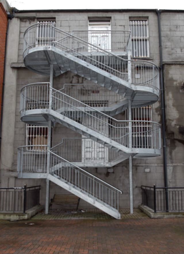 0216 6415084. Yangın Merdivenleri